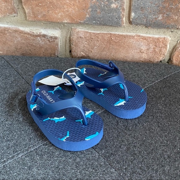 12-18M NWT Old Navy Shark Sandals - Picture 2 of 6
